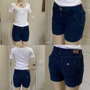 “LEVI” 💚 Super Chic 🏝 Signature Blue Jean Shorts
